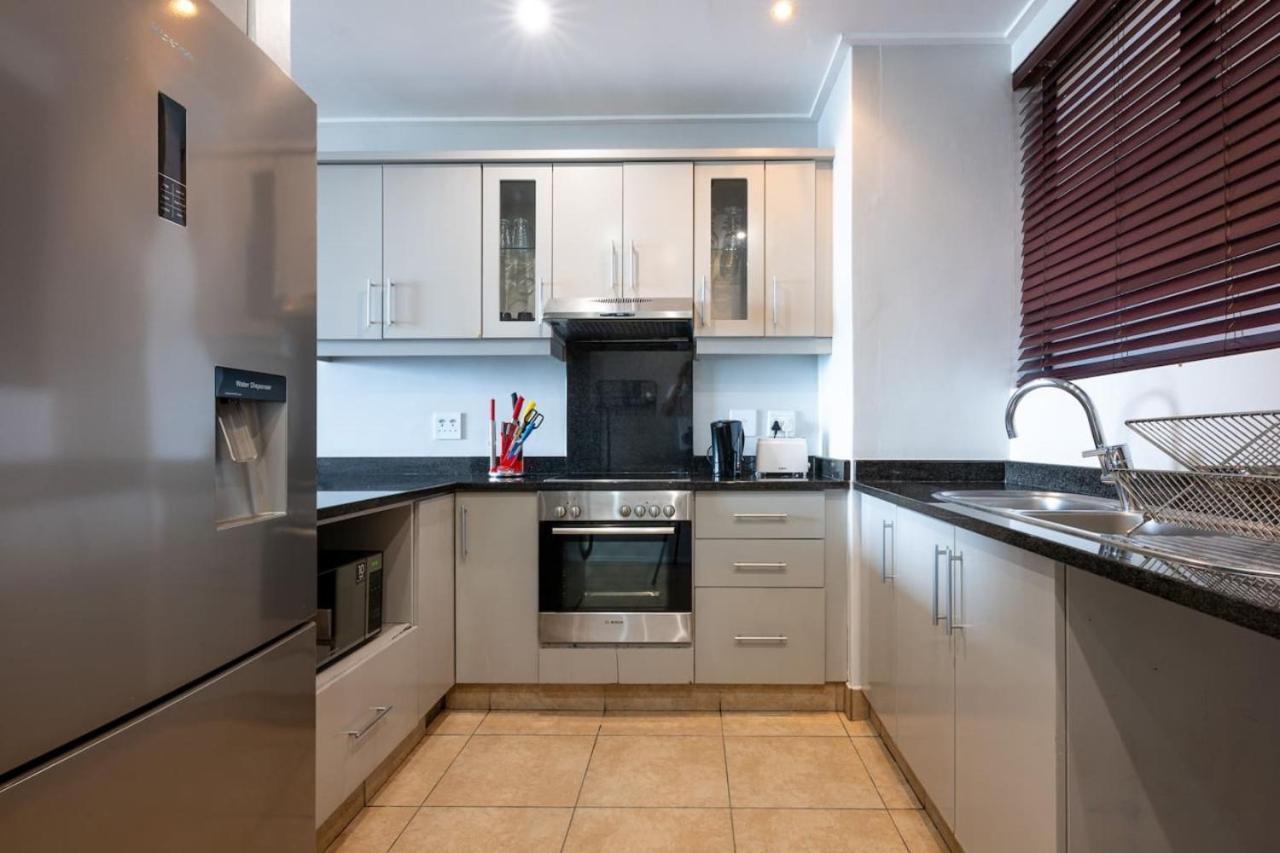 Stylish Two Bedroom In Point Bay 211 *