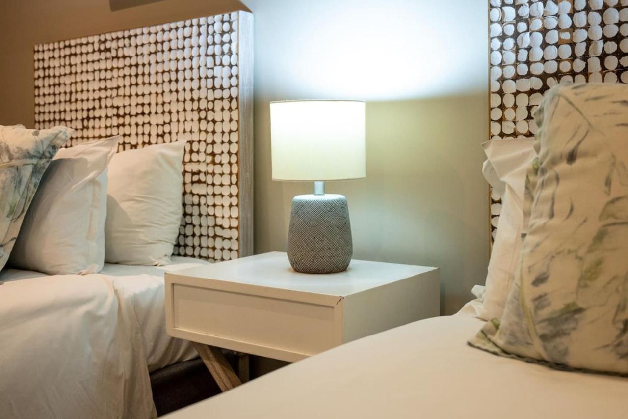 Apartment Stylish Two Bedroom In Point Bay 211 *