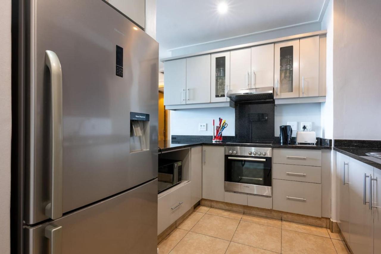 Stylish Two Bedroom In Point Bay 211