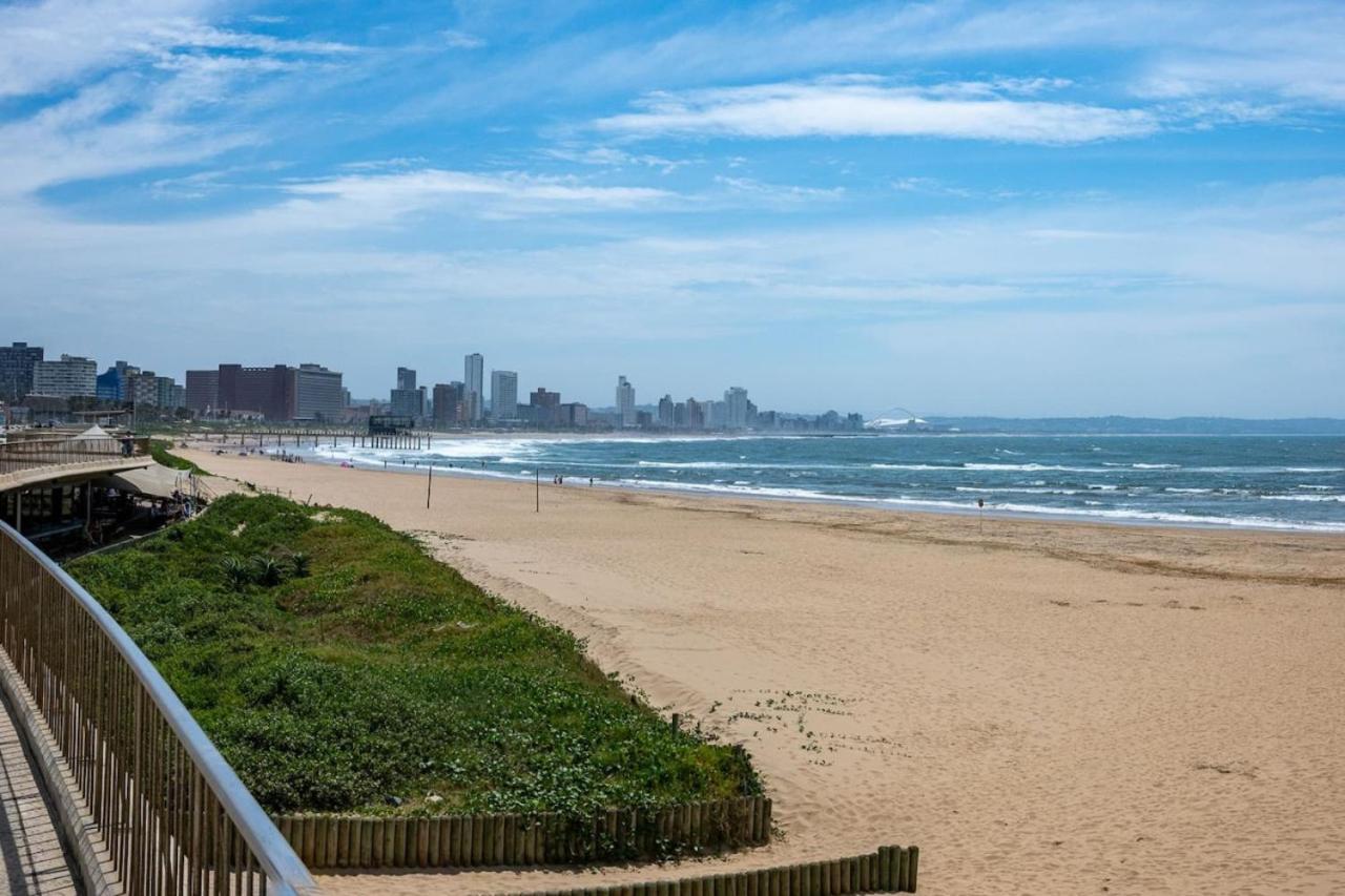 Stylish Two Bedroom In Point Bay 211 Apartment *