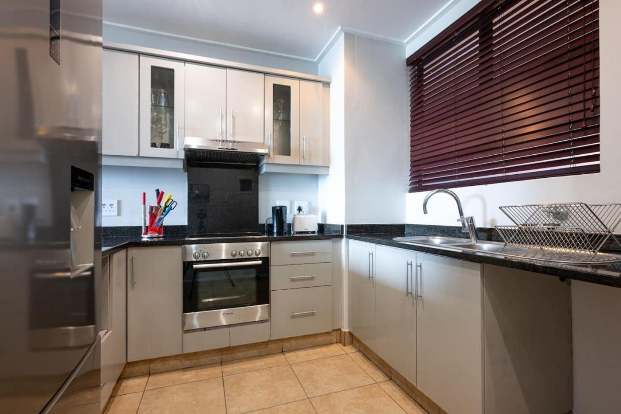 Stylish Two Bedroom In Point Bay 211