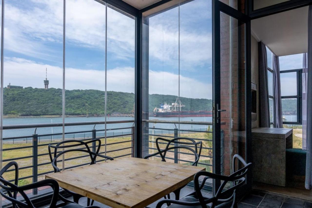 Apartment Stylish Two Bedroom In Point Bay 211