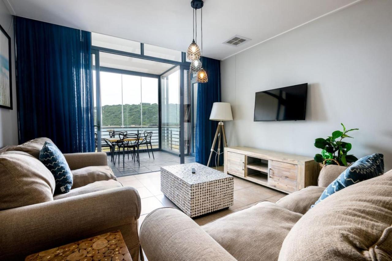 Stylish Two Bedroom In Point Bay 211 Apartment