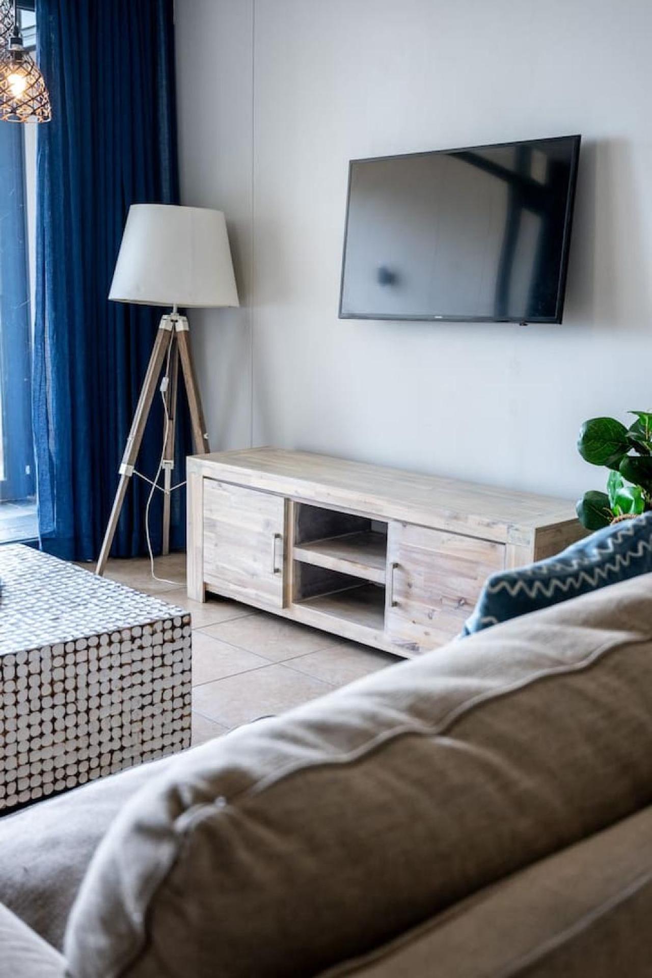 Apartment Stylish Two Bedroom In Point Bay 211 Durban