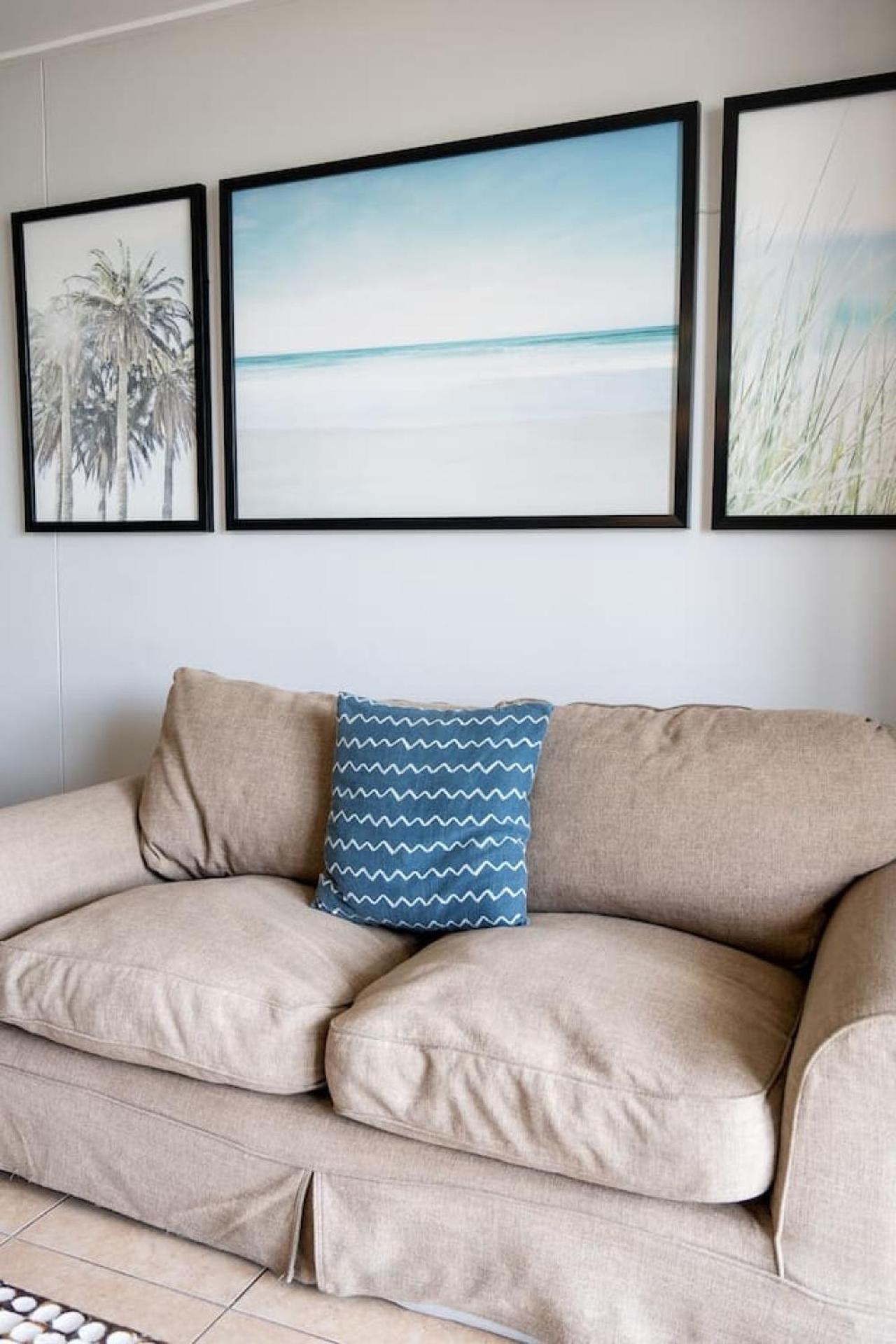 Stylish Two Bedroom In Point Bay 211 Apartment *